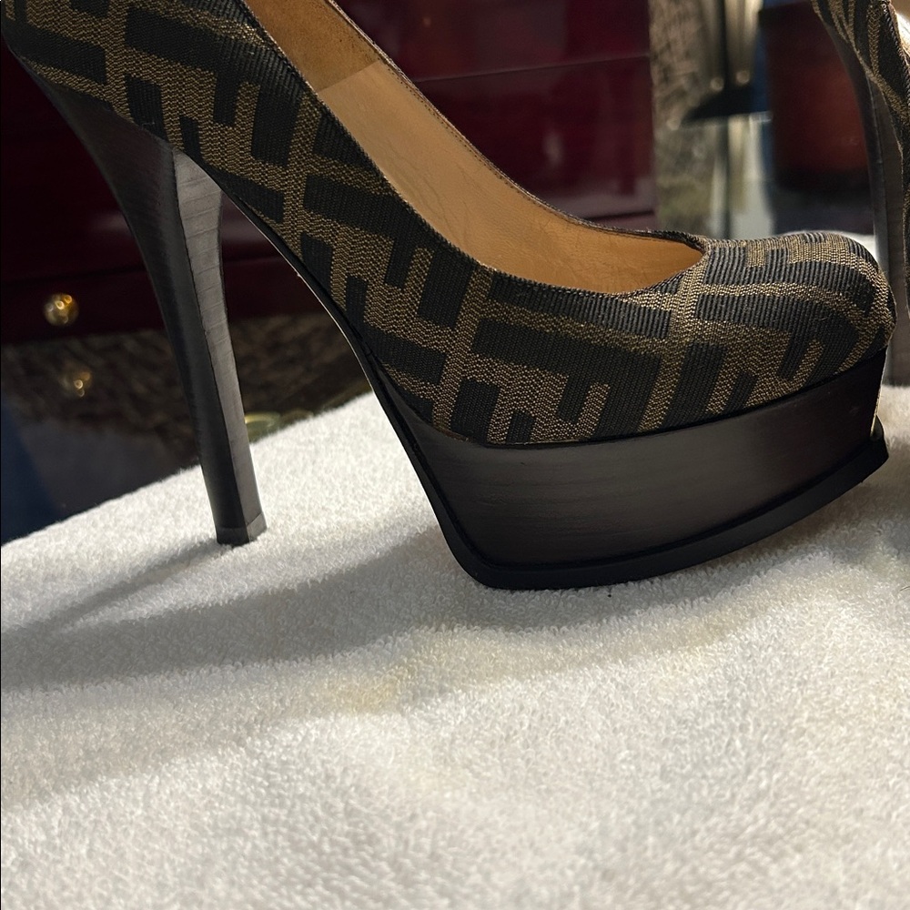 Fendi - Picture 3 of 9